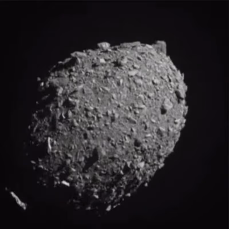 Asteroid moonlet Dimorphos photographed by NASA's DART spacecraft before impact